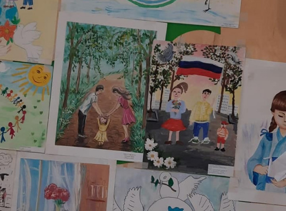 Рисунки,которые мы получили в рамках акции "Белый журавль" от учеников 20 пензенских школ!