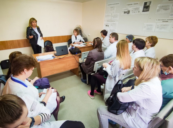 Руководитель Фонда "Святое дело" Любовь Шубёнкина встретилась с врачами детской поликлиники N 8